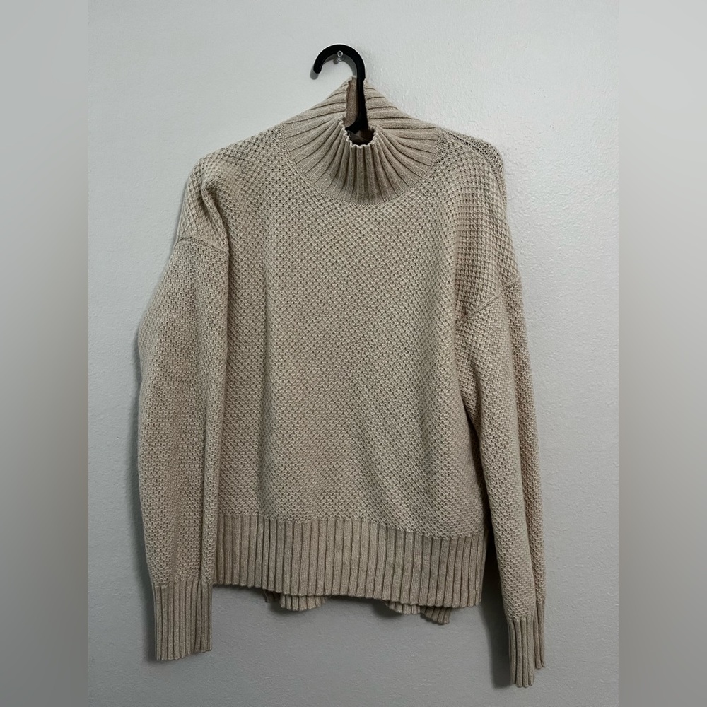 Everlane turtle neck oatmeal heather recycled cashmere sweater, XS